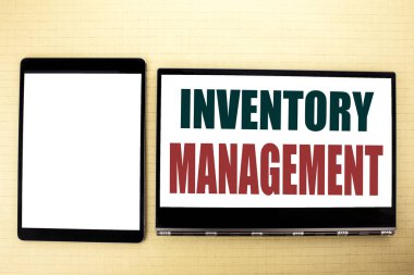 Kavramsal el stok yönetimi gösterilen metin resim yazısı ilham yazma. Tablet PC üzerinde yazılı hisse senedi tedarik için iş kavramı. Kopya alanı metniniz için tablet.