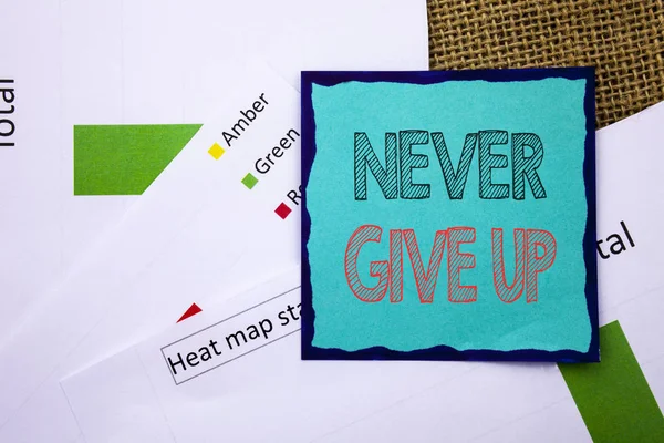 Conceptual writing text showing Never Give Up. Concept meaning Motivation Quote For Success Achievement Challenge written on Sticky Note Paper on the textured background. Heat Map Status — Stock Photo, Image