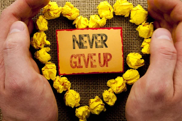 Conceptual writing showing Never Give Up. Business photo showcasing Motivation Quote For Success Achievement Challenge written on Sticky Note Paper With Heart Holding Hand with Finger — Stock Photo, Image