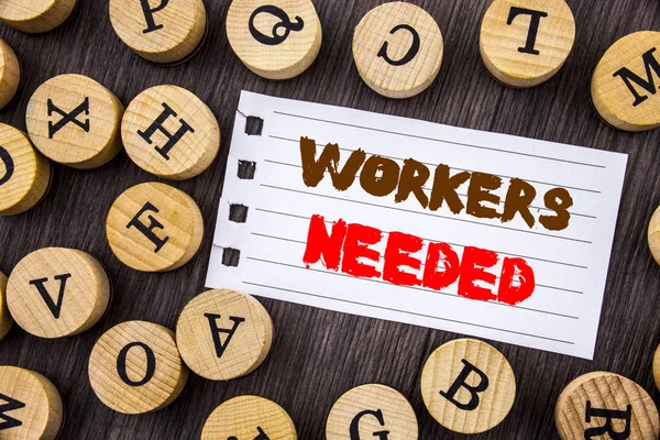 Word は、テキスト必要な労働者を書きます。概念的な写真検索のキャリア リソース社員失業問題文字と木製の背景に涙 notobook 紙に書かれました。. — ストック写真
