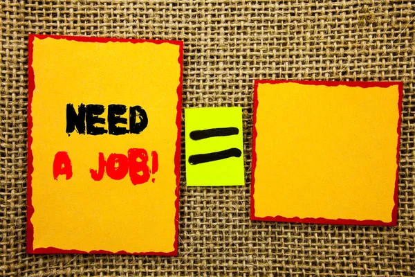 Texto que muestra Need A Job. Foto de negocios mostrando Desempleo Trabajador sin empleo Búsqueda de carrera escrita en nota pegajosa Ecuación de papel para su propio texto texturizado fondo —  Fotos de Stock