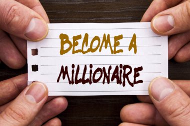 A milyoner haline gösterilen metin işareti el yazısı. İş kavramı için hırs haline zengin kazanmak servet yapışkan not kağıdı tutan el parmak ile yazılı şanslı.