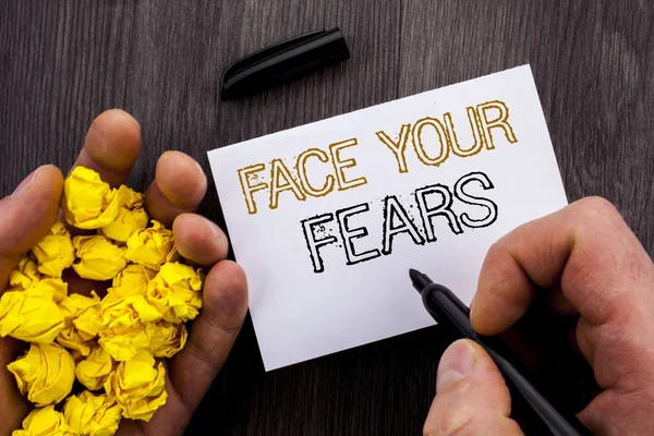 Conceptueel ontwerp uw angsten gezicht tonen. Zakelijke foto presentatie van uitdaging angst Fourage vertrouwen dappere moed geschreven op Notebook boek Man schrijven Holding Pen houten achtergrond — Stockfoto