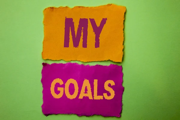 Handskrift text min mål. Begrepp som betyder mål mål strategi bestämning karriär Plan mål målet Vision skriven på Riva papper på grön bakgrund. — Stockfoto