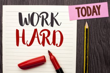 Zor iş gösterilen not yazma. Mücadele başarı çaba hırs motivasyon başarı eylem ahşap arka plan bugün Marker Kalem defter kağıt üzerinde yazılı vitrine iş fotoğraf.