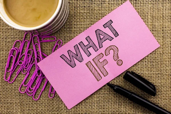 What If soru yazma el yazısı metin. Ne demek soru sormak sık yardım çözme destek jüt özgeçmişlerine kahve Kupası kalem Pins pembe yapışkan not kağıdına yazılı SSS anlam kavramı.