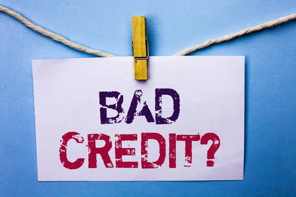 Text sign showing Bad Credit Question. Conceptual photo Low Credit Finance Economic Budget Asking Questionaire written on White Note Paper hanging with rope on the plain background Clip. — Stock Photo, Image
