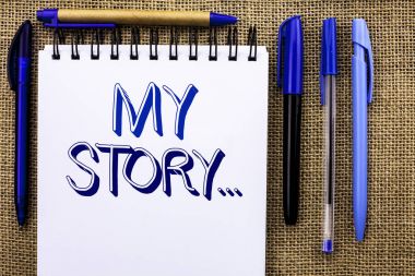 Not My Story gösterilen yazılıyor... İş fotoğraf biyografi başarı kişisel geçmişi profil defter kitap jüt üzerinde yazılı portföy vitrine kalemler yanında arka plan.