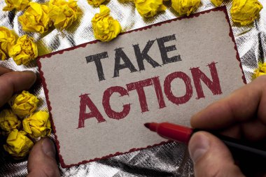 Kavramsal el almak eylem gösteren yazma. Strateji gelecek eylemleri yordamı Etkinlik hedef amaç adam tutarak Marker tarafından karton dokulu arka plan üzerinde yazılı vitrine iş fotoğraf