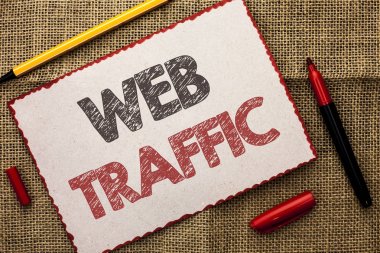 Web trafiği gösterilen not yazma. Internet Boost ziyaretçi seyirci ziyaret müşteriler izleyiciler jüt arka planda işaretleri yanında karton parçası üzerinde yazılı vitrine iş fotoğraf.