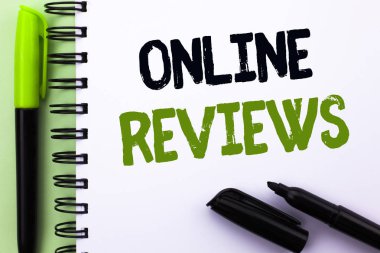Metin işaret gösteren Online değerlendirmeleri. Kavramsal fotoğraf Internet değerlendirme müşteri derecelendirme görüşleri yeşil renkli Marker defter kitap ve kalem yanında yazılı memnuniyeti.