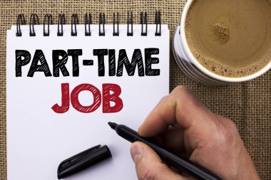 Part Time iş gösterilen metin işareti. Kavramsal fotoğraf birkaç saat gün geçici sınırlı adam tutarak Marker tarafından defter kitap jüt özgeçmişlerine kahve fincanı yazılı vardiyalar için çalışma.