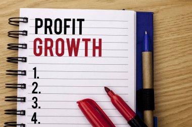 Kar büyüme yazma el yazısı metin. Finansal başarı artan gelirleri evrim defter kitap ahşap arka plan üzerinde Marker Kalem yanında yazılı ve kalkınma anlam kavramı.