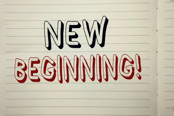 Sinal de texto mostrando New Beginning Motivational Call. Foto conceitual Fresh Start Changing Form Growth Life escrito em Notebook Book . — Fotografia de Stock