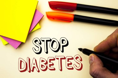 Durdurmak diyabet yazma el yazısı metin. Kendine iyi bak, şeker düzeyleri sağlıklı diyet beslenme alışkanlıkları kavramı anlam Marker tarafından düz arka plan üzerinde kalem ve yapışkan notlar yanında yazılı.