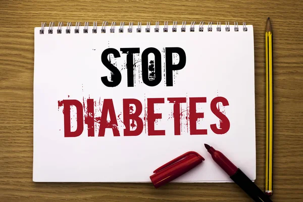 Durdurmak diyabet gösterilen not yazma. İş fotoğraf vitrine şeker düzeyleri sağlıklı diyet beslenme defter kitap ahşap arka plan Marker Kalem yazılı alışkanlıkları dikkat.