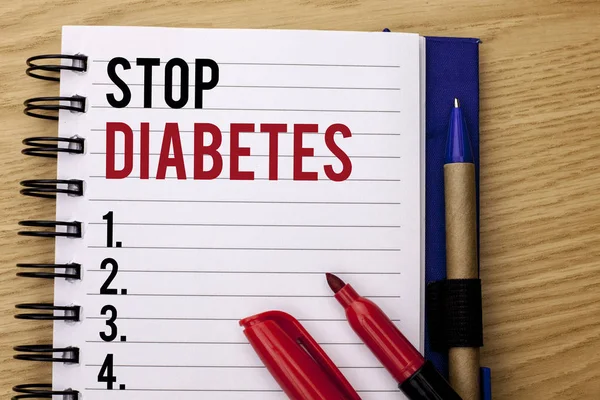 Durdurmak diyabet yazma el yazısı metin. Kendine iyi bak, şeker düzeyleri sağlıklı diyet beslenme alışkanlıkları anlam kavramı defter kitap ahşap arka plan üzerinde Marker Kalem yanında yazılı ve.