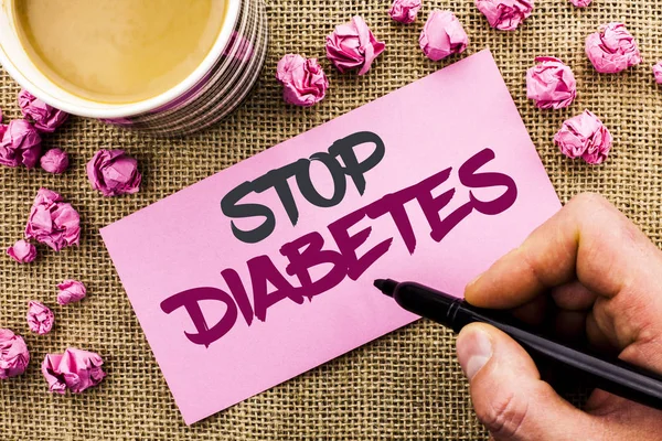 Kavramsal el durdurmak diyabet gösterilen yazma. İş fotoğraf metin kendine iyi bak şeker düzeyleri sağlıklı diyet beslenme adam tutarak Marker jüt özgeçmişlerine Kupası kağıtta yazılı alışkanlıkları