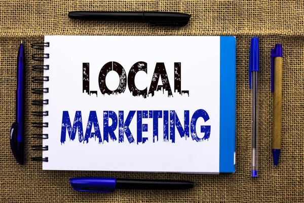 Scrittura concettuale a mano che mostra il marketing locale. Foto aziendale — Foto Stock