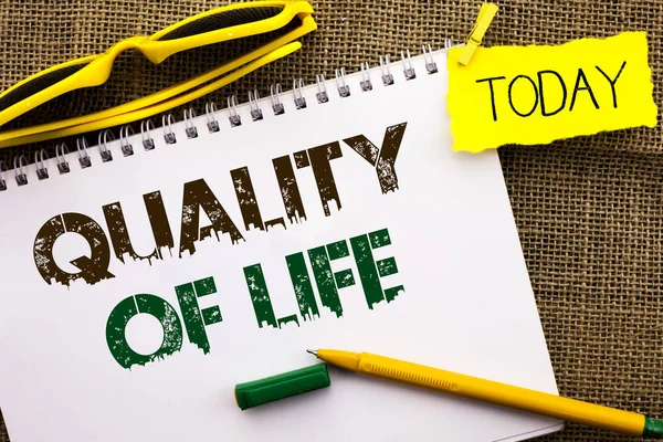 Conceptual hand writing showing Quality Of Life. Business photo showcasing Good Lifestyle Happiness Enjoyable Moments Well-being written on Notebook Book on the jute background Today Pen. — Stock Photo, Image