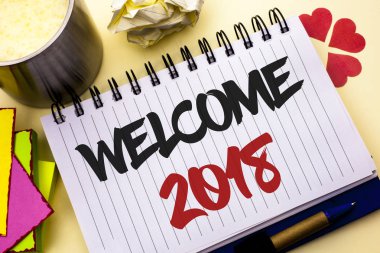 Hoşgeldiniz 2018 gösterilen not yazma. Kutlama yeni kutlamak gelecek tatminkar defter kitap düz arka plan Kupası kalem kalpler yazılı dilek vitrine iş fotoğraf