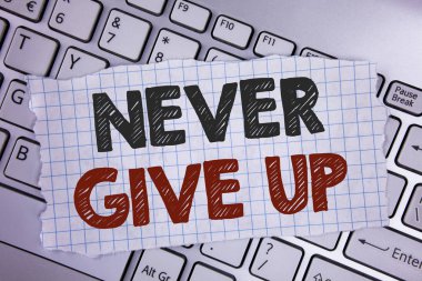 Hiç Give Up gösterilen metin işareti. Kavramsal fotoğraf kalıcı kendinizi motive başarılı asla geri Laptop yerleştirilen gözyaşı defter kağıt üzerinde yazılı bak.