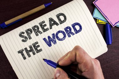 Kavramsal el yazma gösteren sözcüğü yaygınlaştırın. İş fotoğraf vitrine Çalıştır reklam artırmak için birçok kat ahşap arka plan kalem defter kitap adam tarafından yazılı satış depolamak.