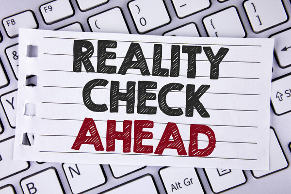 Текстовый знак, показывающий Reality Check Ahead. Концептуальное фото Откройте истину, зная актуальность, избегайте скептического письма на ноутбуке
.