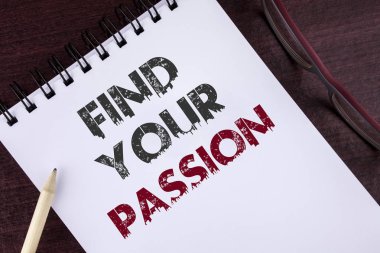 Sizin tutku bulmak gösterilen metin işareti. Kavramsal fotoğrafı yok daha fazla işsizlik bulmak ahşap arka plan kalem üstünde not etmek ve gözlük yanında yazılı zorlu rüya kariyer.