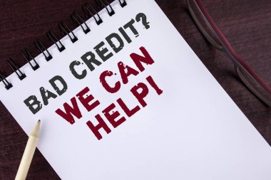 Kötü kredi soru olabilir yardım motivasyon dediğimiz gösterilen metin işareti. Kavramsal fotoğraf elde etmek not etmek üstünde ahşap arka plan kalem ve gözlük yanında yazılı iyi borç sağlık.