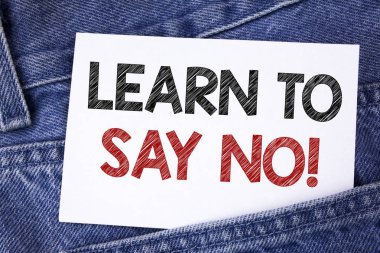Öğrenmek için Say No motivasyonel arayın gösterilen metin işareti. Yapışkan not kağıdına kot arka plan üzerinde yazılı ahlak değerleri kavramsal fotoğraf cesaret tavsiye ipuçları.
