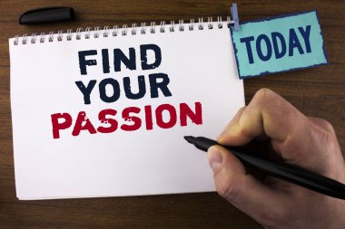 El yazısı metin yazma Your tutku bulmak. Marker ahşap arka plan bugün klip üzerinde tutan adam tarafından not etmek üstünde yazılı zorlu rüya kariyer kavramı yok daha fazla işsizlik anlamına gelir bulmak.