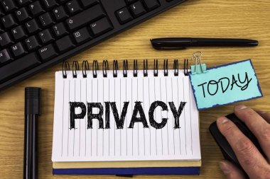 Gizlilik gösterilen metin işareti. Doğru-e doğru tutmak kişisel konularda ve bilgi Noteoad üzerinde ahşap arka plan el fare bugün kalem klavye üzerinde yazılı bir sır olarak kavramsal fotoğraf