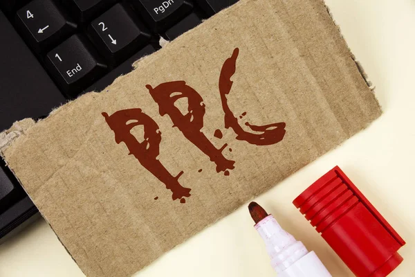 Textzeichen mit ppc. konzeptionelle Foto Pay-per-Click-Werbestrategien lenken den Verkehr auf Webseiten geschrieben reißen Pappstück einfachen Hintergrund Tastatur und Marker daneben. — Stockbild Textzeichen mit ppc. konzeptionelle Foto-Pay-per-Click-Werbestrategien lenken den Traffic auf Webseiten, die auf Reißpappstück auf schlichter Hintergrundtastatur und Marker daneben geschrieben sind. — Stockfoto