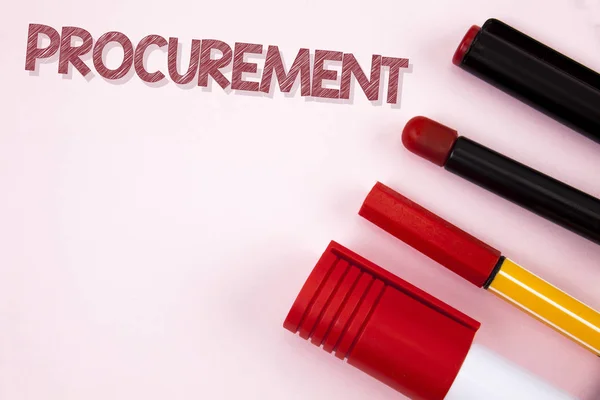 Ecriture manuscrite conceptuelle montrant Procurement. Texte de la photo d'affaires Obtenir quelque chose Achat d'équipement et de fournitures écrit sur un fond clair Stylos Crayon et marqueur à côté . — Photo