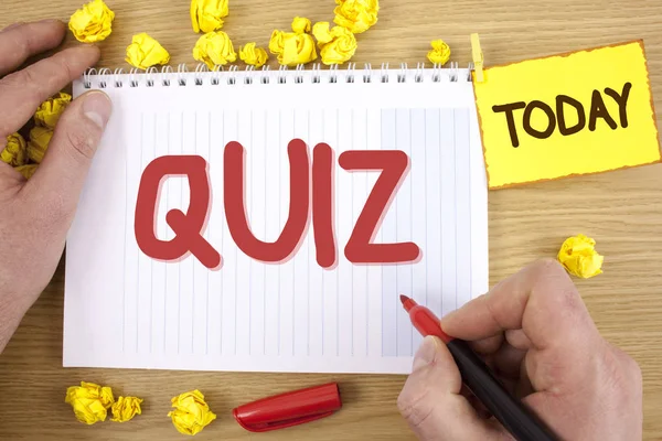 Text sign showing Quiz. Conceptual photo Short Tests Evaluation Examination to quantify your knowledge written by Man on Notepad holding  Marker on wooden background Today Paper Balls, — Stock Photo, Image