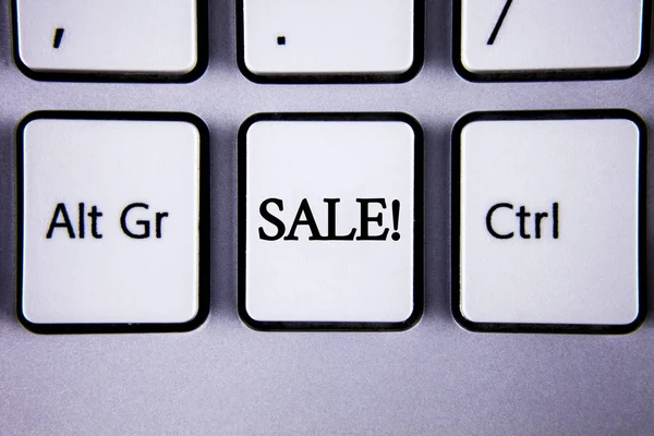 显示销售激励呼叫的文本符号。概念照片出售商品的价格降低, 使一个销售用白色键盘键与复制空间。顶部视图. — 图库照片