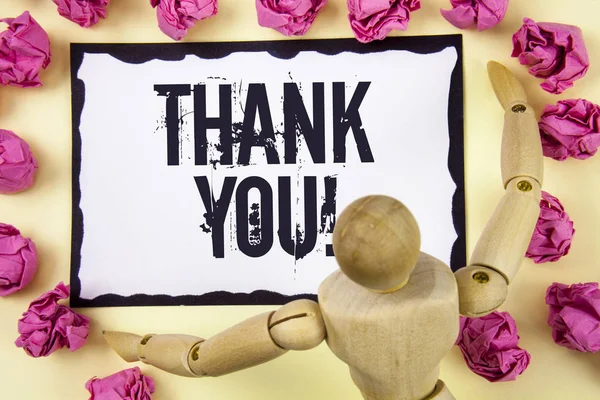 Handwriting text Thank You Motivational Call. Concept meaning Appreciation greeting Acknowledgment Gratitude written on Sticky Note Paper within Paper Balls on plain background Wooden Robot Toy. — Stock Photo, Image