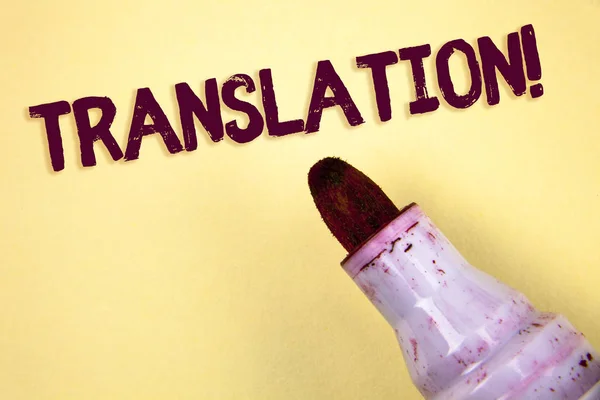 Textschild mit motivierendem Aufruf zur Übersetzung. konzeptionelles Foto transformiert Wörter oder Texte in eine andere Sprache, die auf einem einfachen Hintergrundmarker daneben geschrieben ist. — Stockfoto