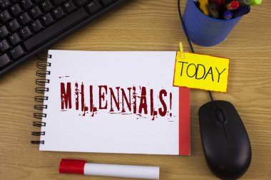 Word metin Millennials motivasyonel ara yazma. 1980'lerde gelen iş kavramı için not etmek üstünde ahşap arka plan bugün Marker fare klavye yanında yazılı 2000'lerde-nesil Y tarihi için.
