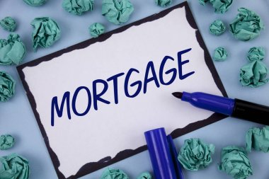 İpotek gösterilen not yazma. Koşullu sağ tarafındaki özellik borç veren kredi kağıt topları içinde yapışkan not kağıdına düz arka plan kalem üzerinde yazılı üzerinden garanti vitrine iş fotoğraf