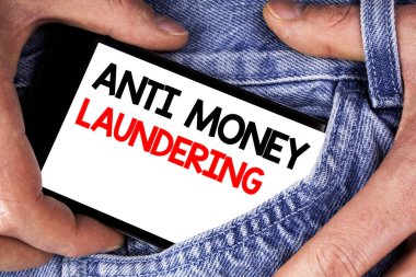 Anti Monay yaptırdığını yazma el yazısı metin. Projeler uzakta almak giren anlam kavramı kirli para ve cep telefonu ekran tarafından adam kot arka planda tutarak yazılı temizle.