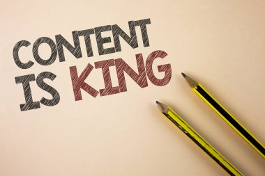 İçerik kral olduğunu gösteren not yazma. İş fotoğraf vitrine makaleler veya mesaj reklam başarı yanında düz arka plan kalemler üzerinde yazılı garanti edemez.
