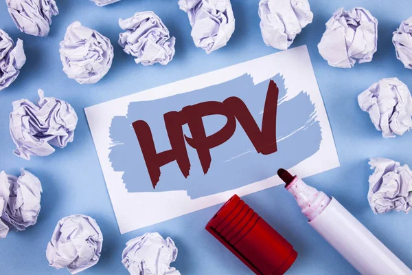 Manuscrito texto Hpv. Conceito que significa infecção pelo Papilomavírus Humano Doença Sexualmente Transmissível Doença escrita em papel de nota pegajoso pintado dentro de bolas de papel em fundo simples Marcador . — Fotografia de Stock