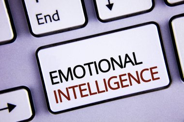 Duygusal zeka yazma el yazısı metin. Kavram kapasite kontrol etmek ve kopya alanı ile beyaz klavye anahtar üzerinde yazılı kişisel duyguların farkında olmak anlamına gelir. Üstten Görünüm.