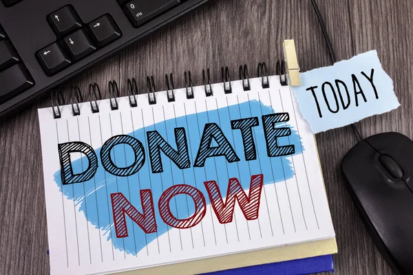 Tanda teks menunjukkan Donate Now. Foto konseptual Berikan sesuatu untuk amal Jadilah donor organ Membantu orang lain. Konsep Untuk Informasi — Stok Foto
