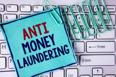 Word metin Anti Monay yaptırdığını yazma. Uzak kirli para ve yapışkan not kağıdına yazılı temizlemek için projeler girmek için iş kavramı yanında beyaz klavye kağıt çivi üzerine yerleştirilen.