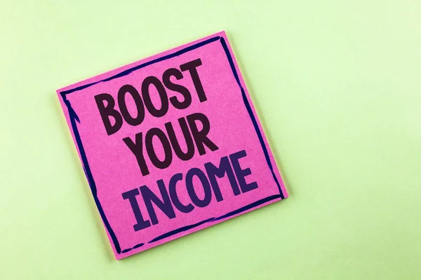 Textzeichen, die Ihr Einkommen steigern. konzeptionelle Foto verbessern Sie Ihre Bezahlung freiberuflich Teilzeitjob verbessern auf rosa Klebepapier auf dem schlichten Hintergrund geschrieben. — Stockfoto