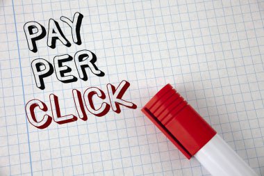 El yazısı metin tıklama başına ödeme. Kavram reklamlar Reklam Seo pazarlama defter kağıt Marker yanında yazılı ziyaretçilerden para almak anlamına gelir. Üstten Görünüm.