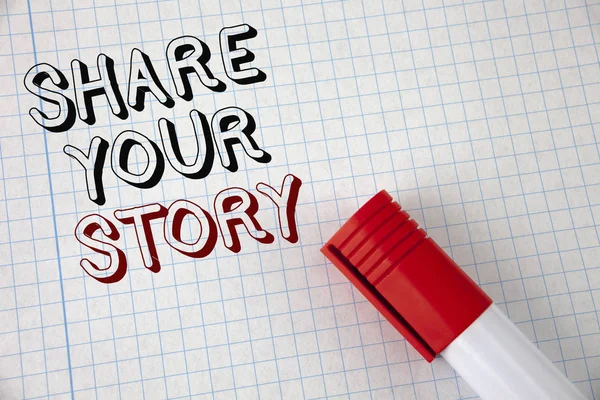 El yazısı metin payı hikayenizi. Kavram kendini defter kağıt Marker yanında yazılı hikaye anlatımı hakkında Tell kişisel deneyimleri konuşmak anlamına gelir. Üstten Görünüm.